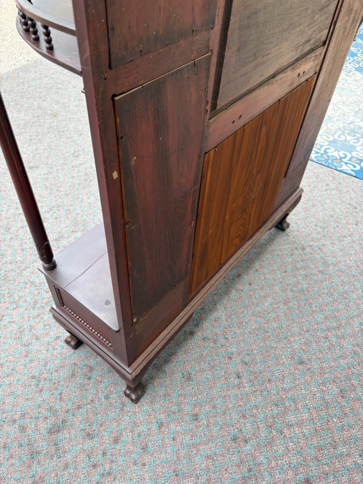 67921 Exquisite R.J. Horner Etagere Curio Cabinet in Mahogany Finish