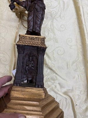 65280 QUALITY Figural Table Lamp with Shade