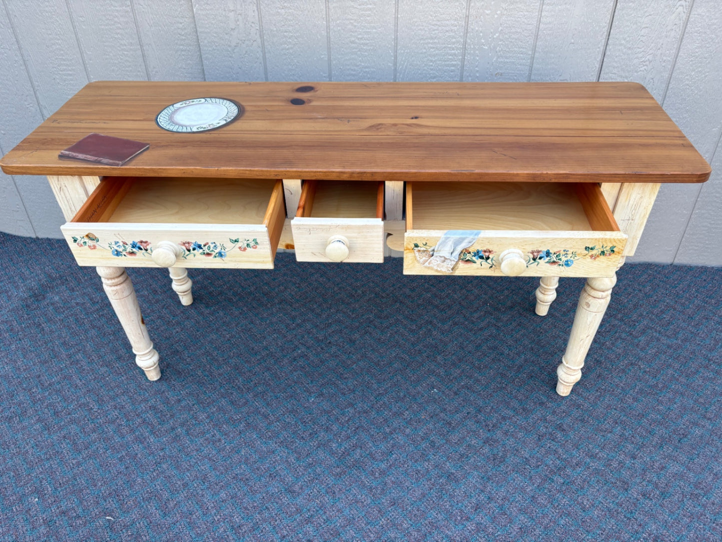 67858 Ethan Allen Country Style Console Table with Floral Accents