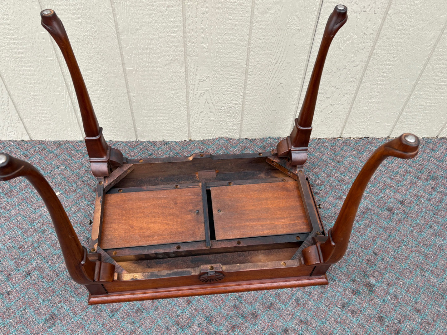 67929 Queen Anne Style Mahogany Tea Table with Slide-Out Trays