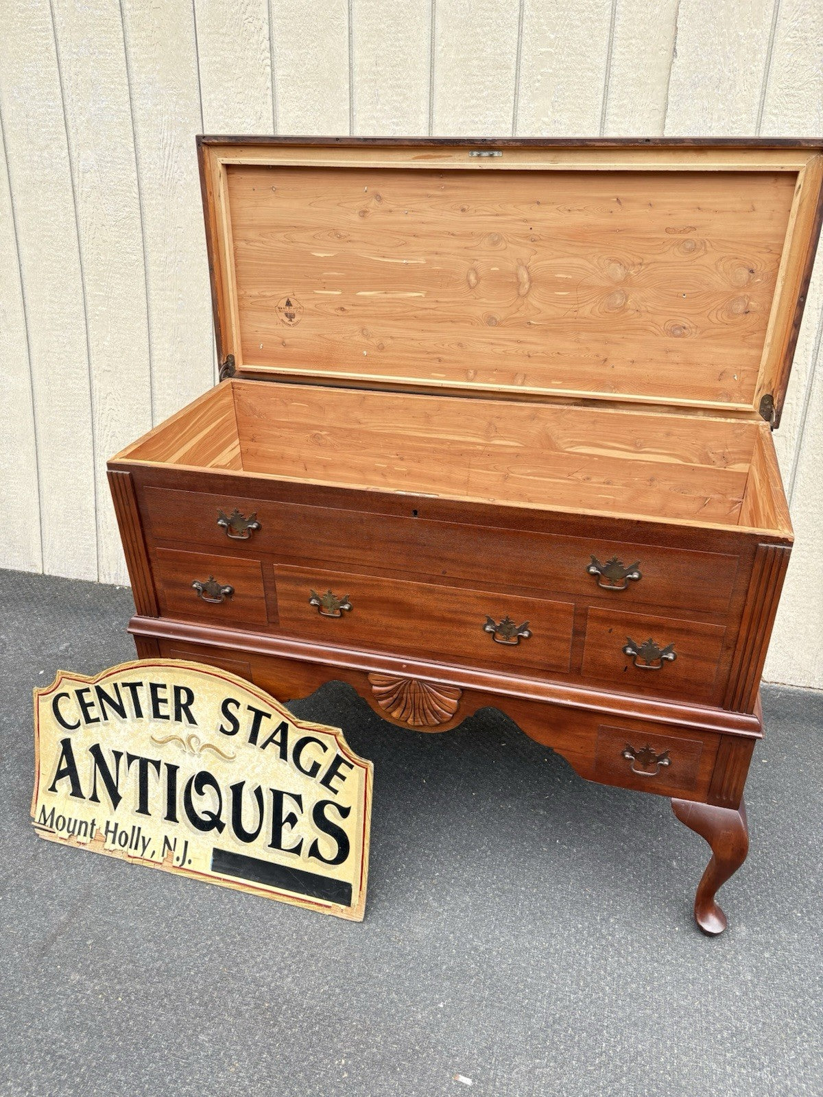 66786 Antique WEST BRANCH Mahogany Blanket Cedar Lined Storage chest