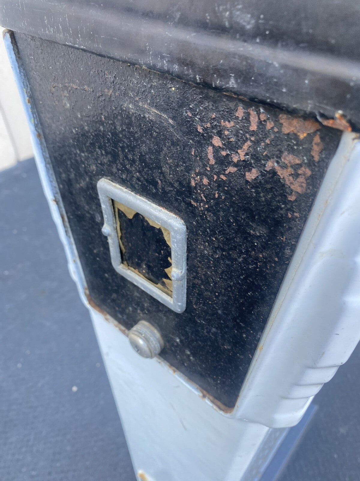 65067 Antique Floor Model COIN OPERATED ROCKOLA MFG CO Scale