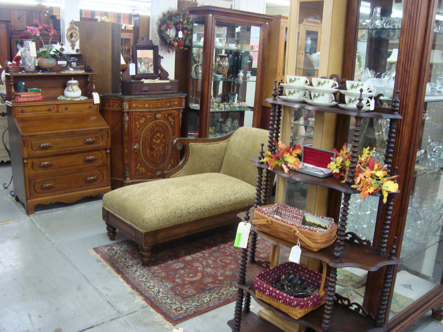 64476 PULASKI Lighted Corner China Cabinet Curio