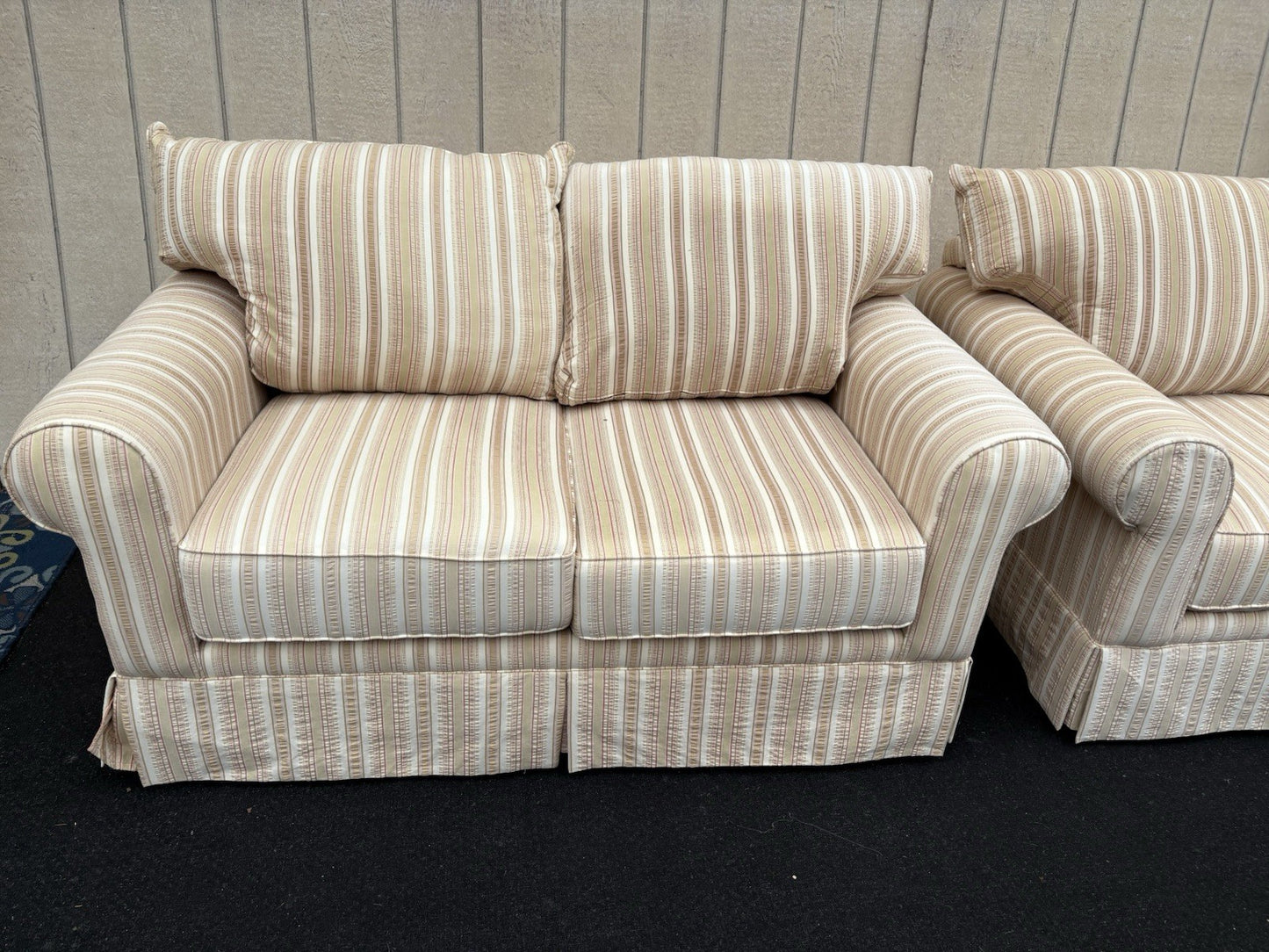 66861 + 66862 : PAIR KLAUSSNER Furniture Loveseat Sofa Chairs Very COMFORTABLE