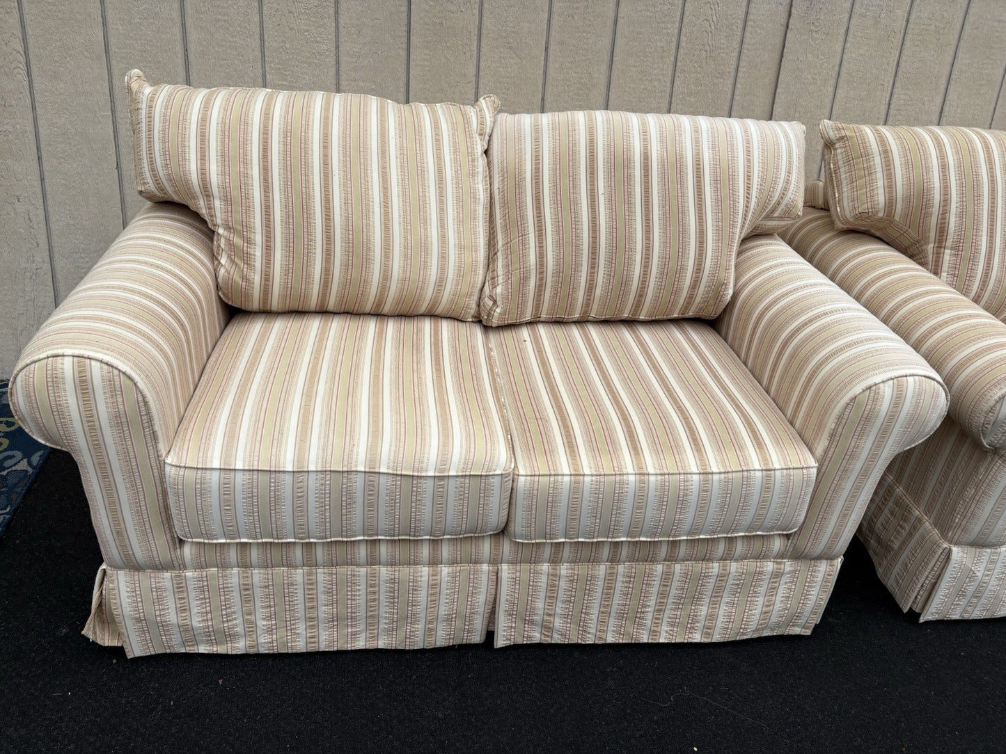 66861 + 66862 : PAIR KLAUSSNER Furniture Loveseat Sofa Chairs Very COMFORTABLE