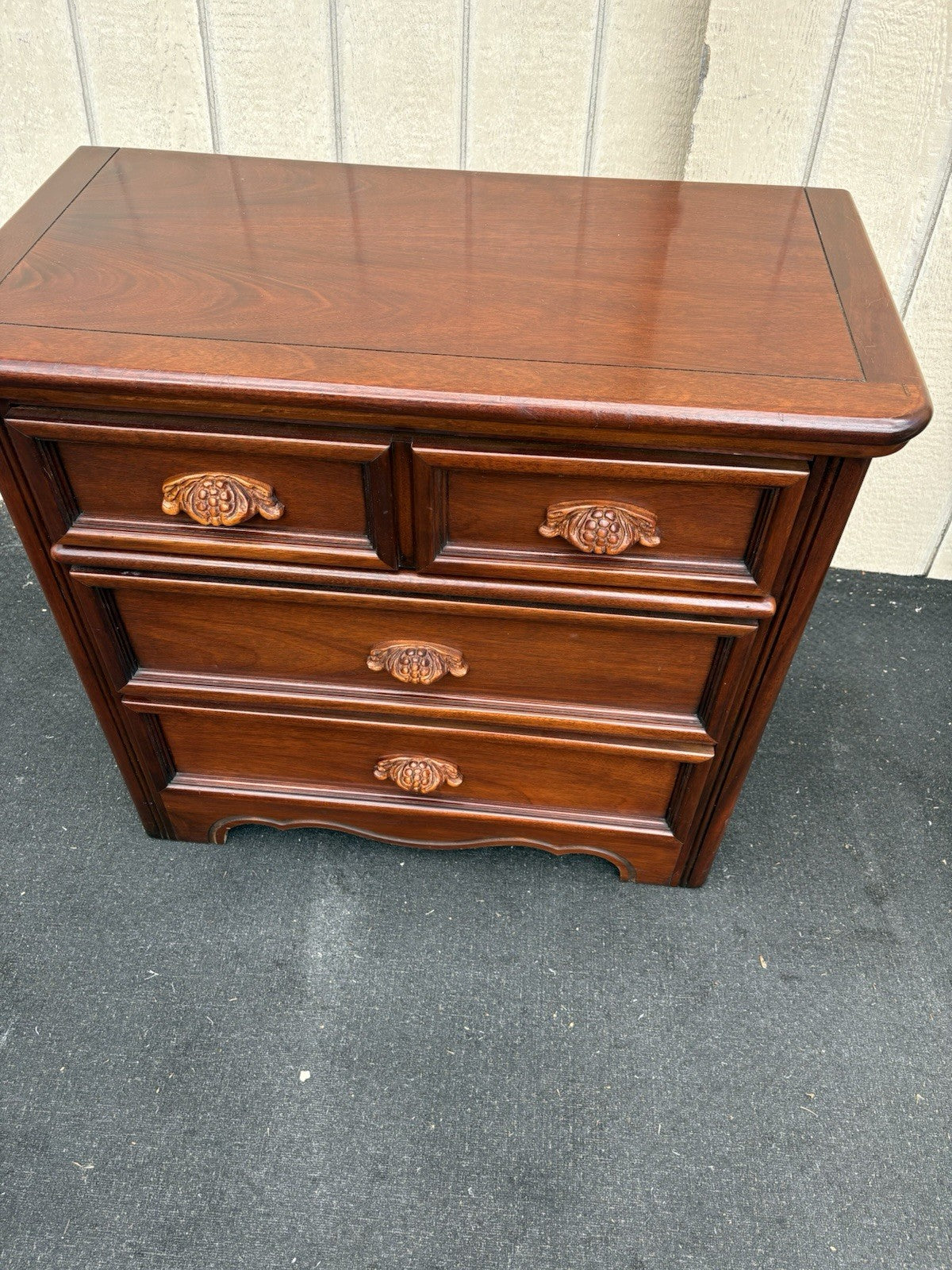 66727 Dixie Furniture Mahogany Dresser Chest Wood Carved Drawer Pulls