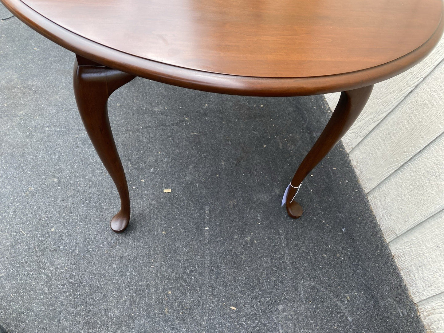 66517 Oval Cherry Queen Anne Dining Table w/ No leafs