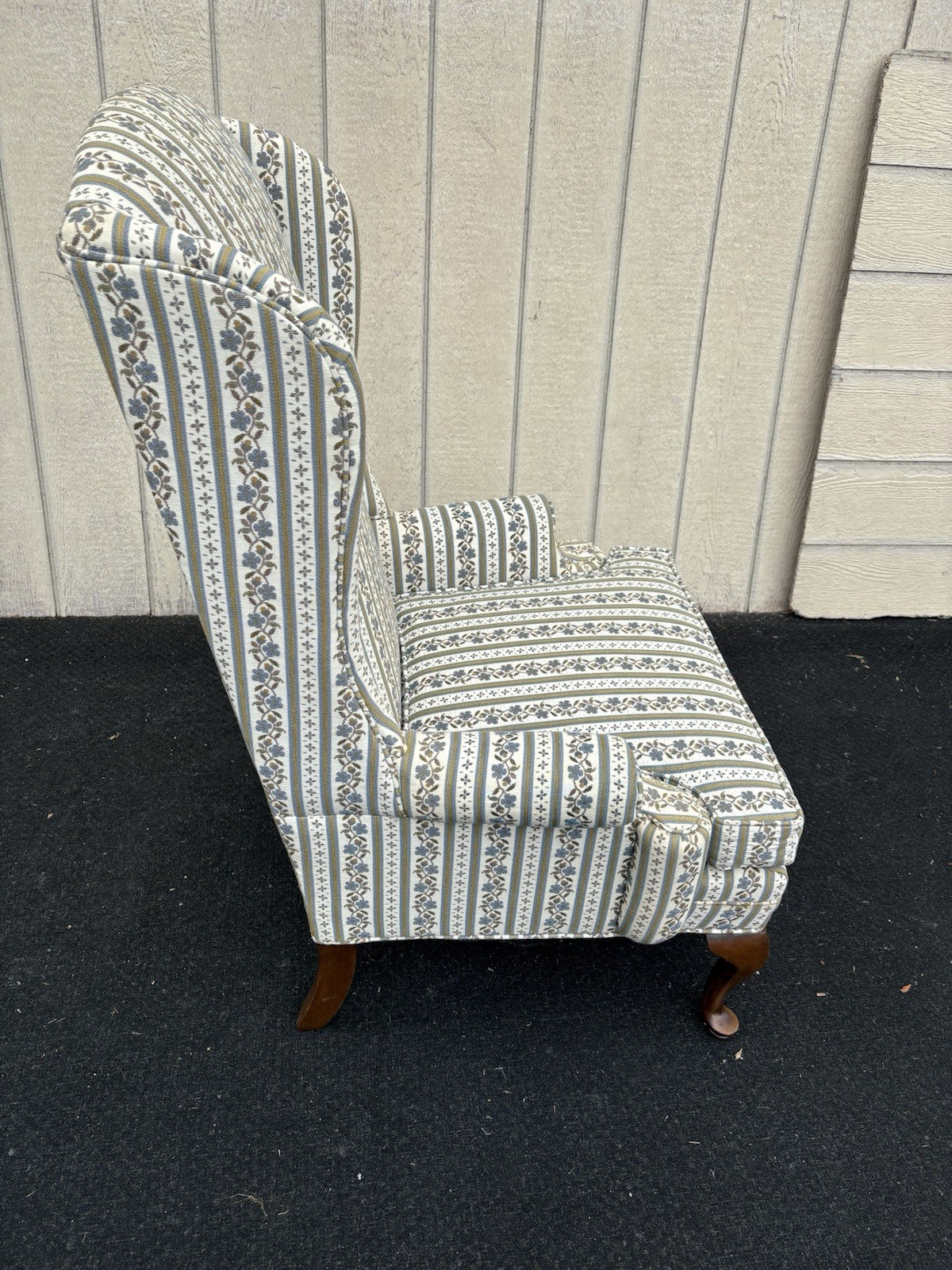 66674 Pair ETHAN ALLEN Traditional Classics Queen Anne Wing Chairs