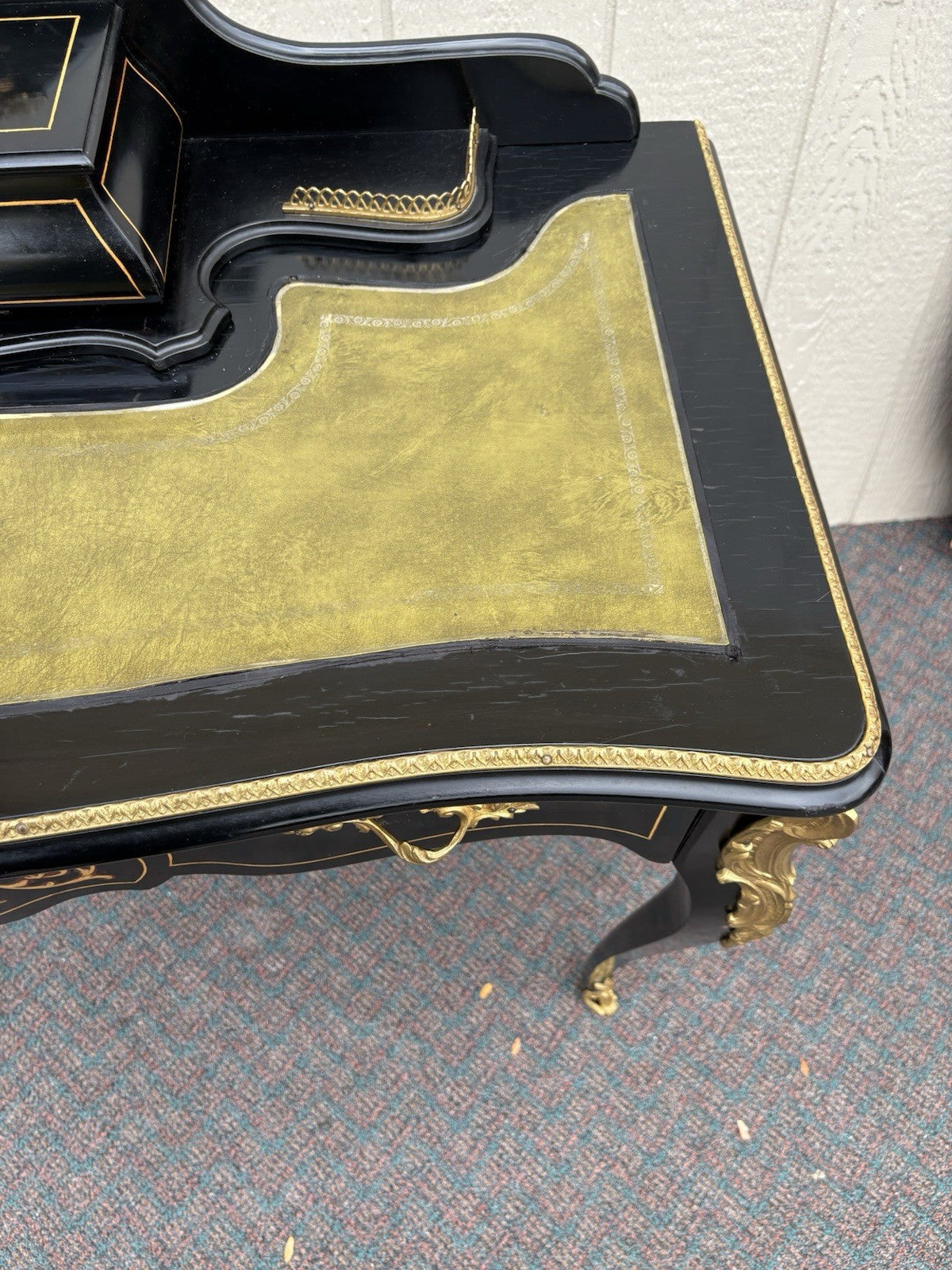 67143 Louis XV Desk with Bronze Ormalu