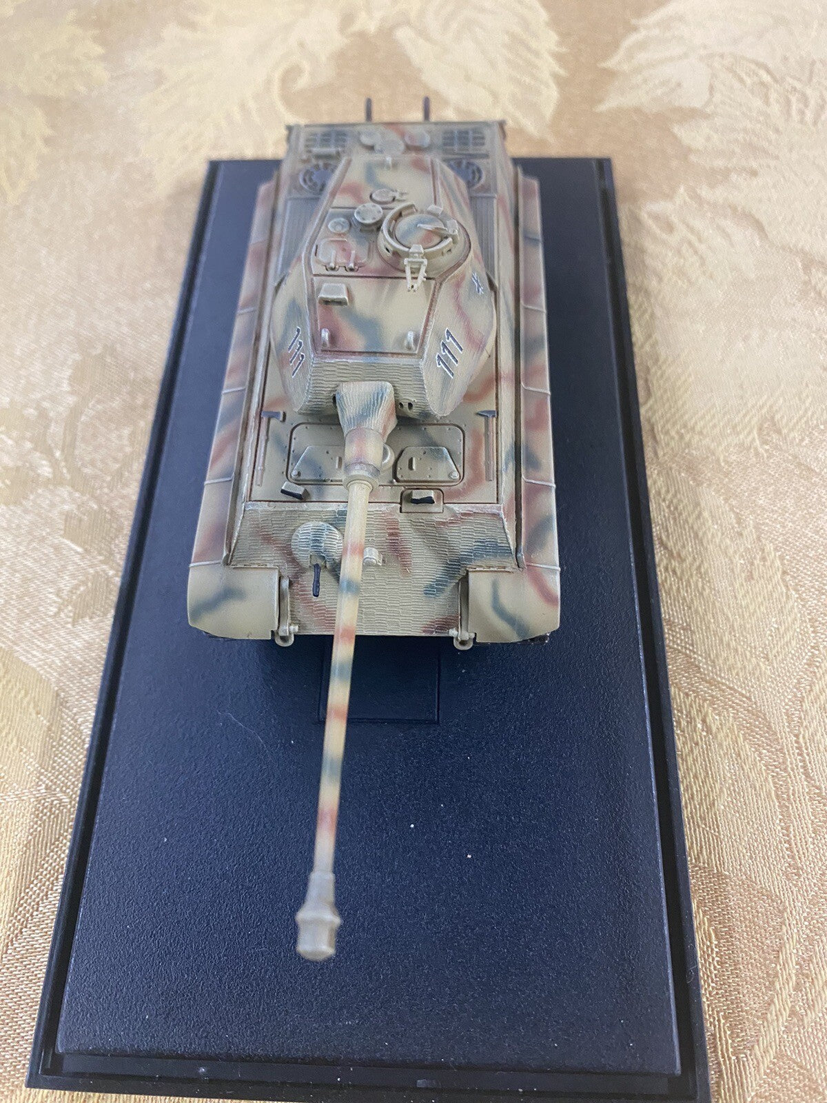 ES 46: Group of 3 military tanks