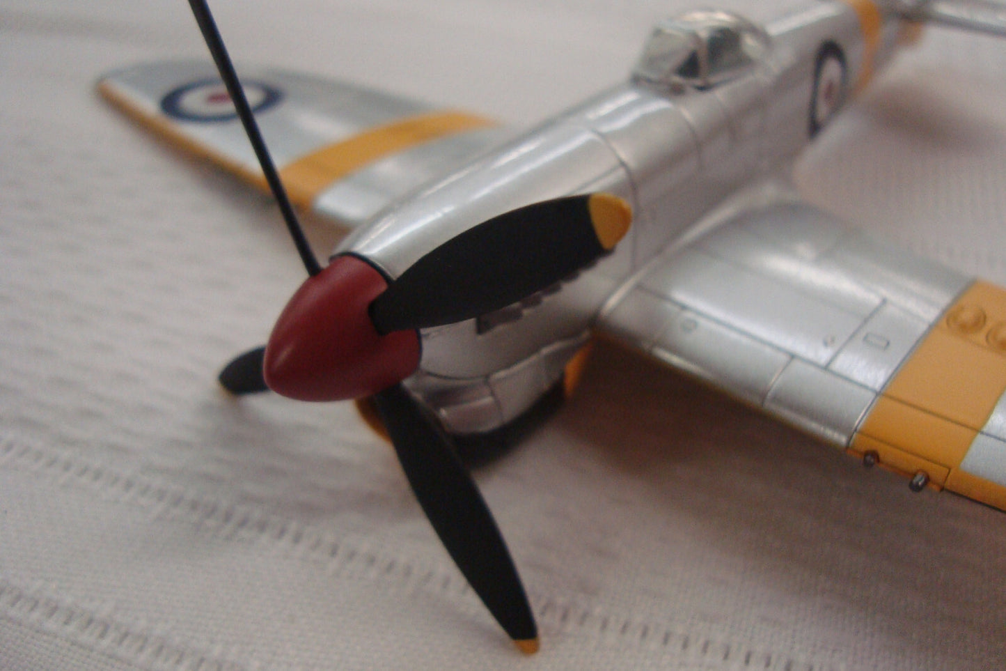 ES30 - HAWKER TEMPEST SkyMax Models with Stand in Original BOX