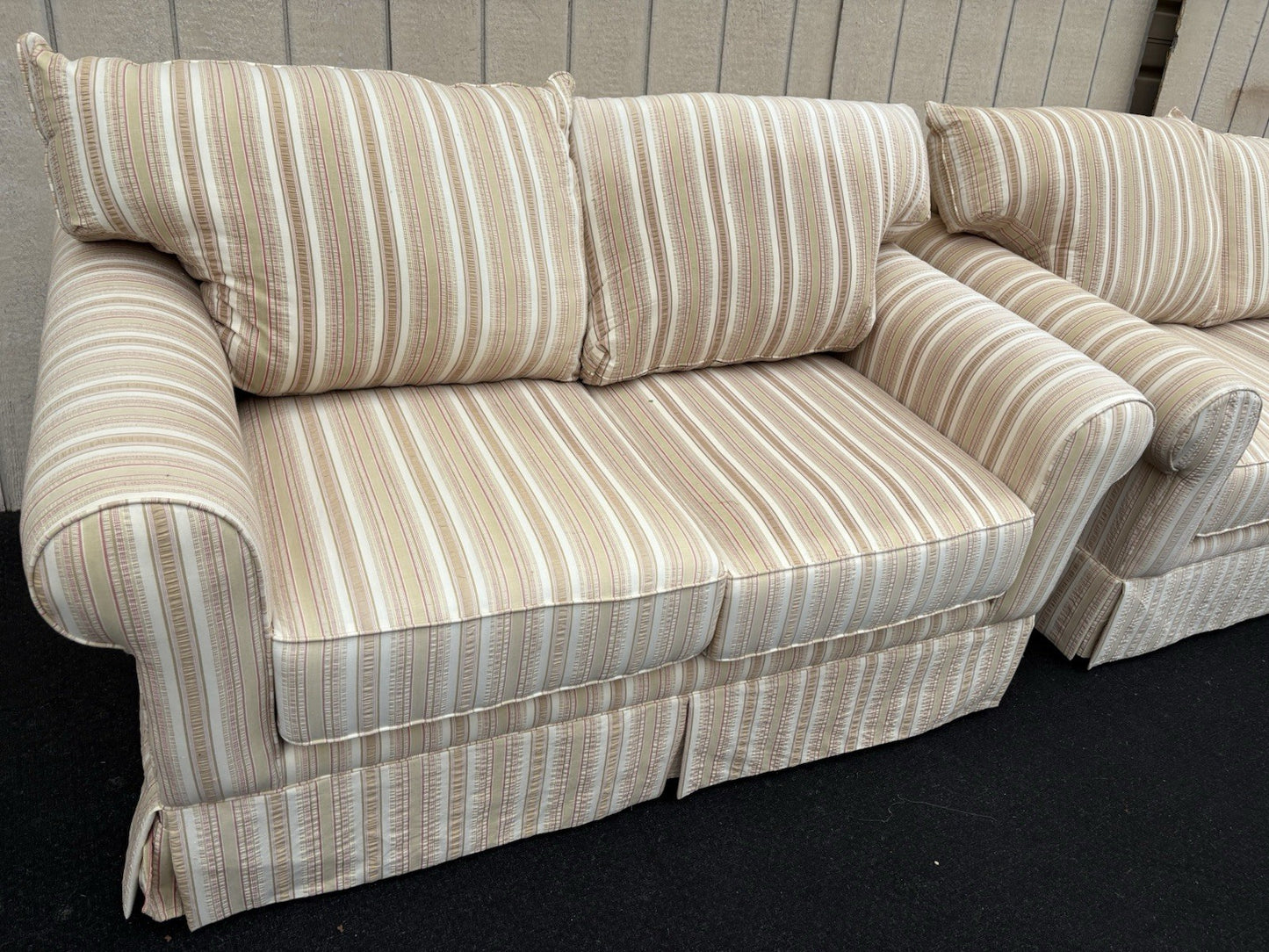 66861 + 66862 : PAIR KLAUSSNER Furniture Loveseat Sofa Chairs Very COMFORTABLE