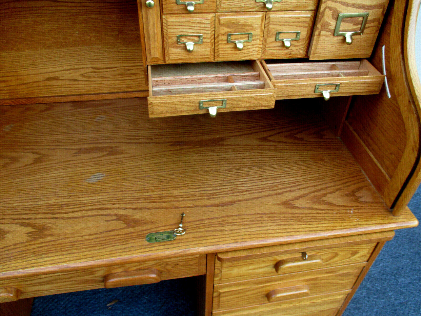 62628 WINNERS ONLY Oak Roll Top Desk w/ Swivel Office Chair