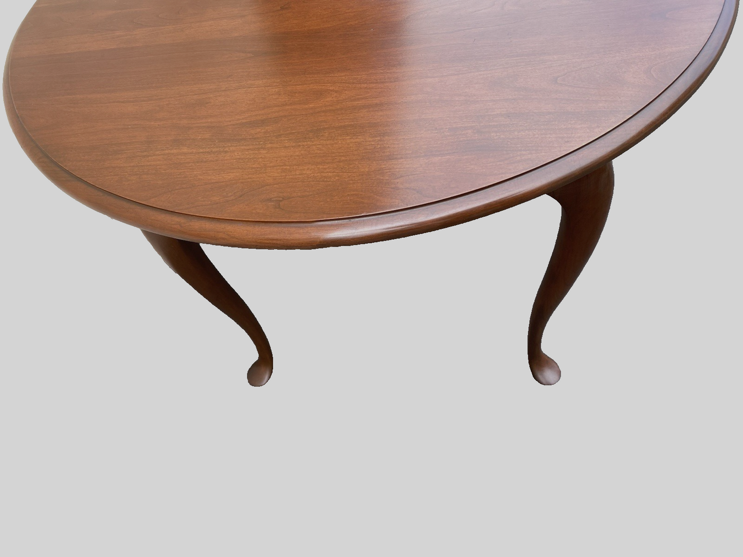 66517 Oval Cherry Queen Anne Dining Table w/ No leafs