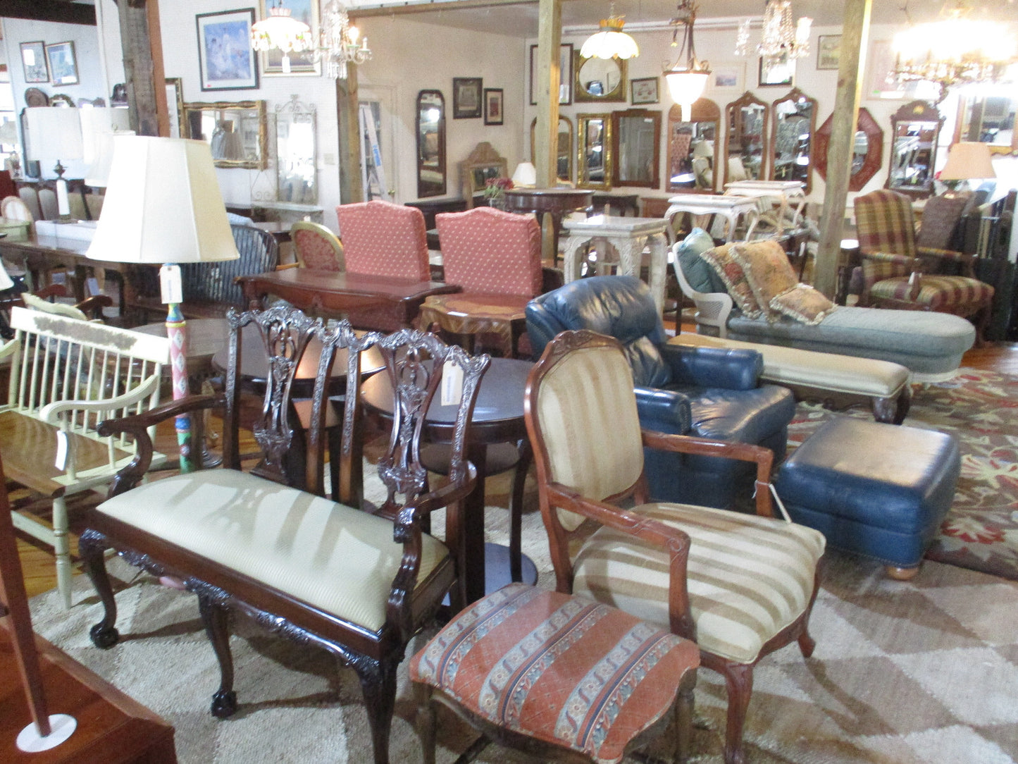 64555 KITTINGER Williamsburg Furniture Solid Mahogany Lamp Table Nightstand