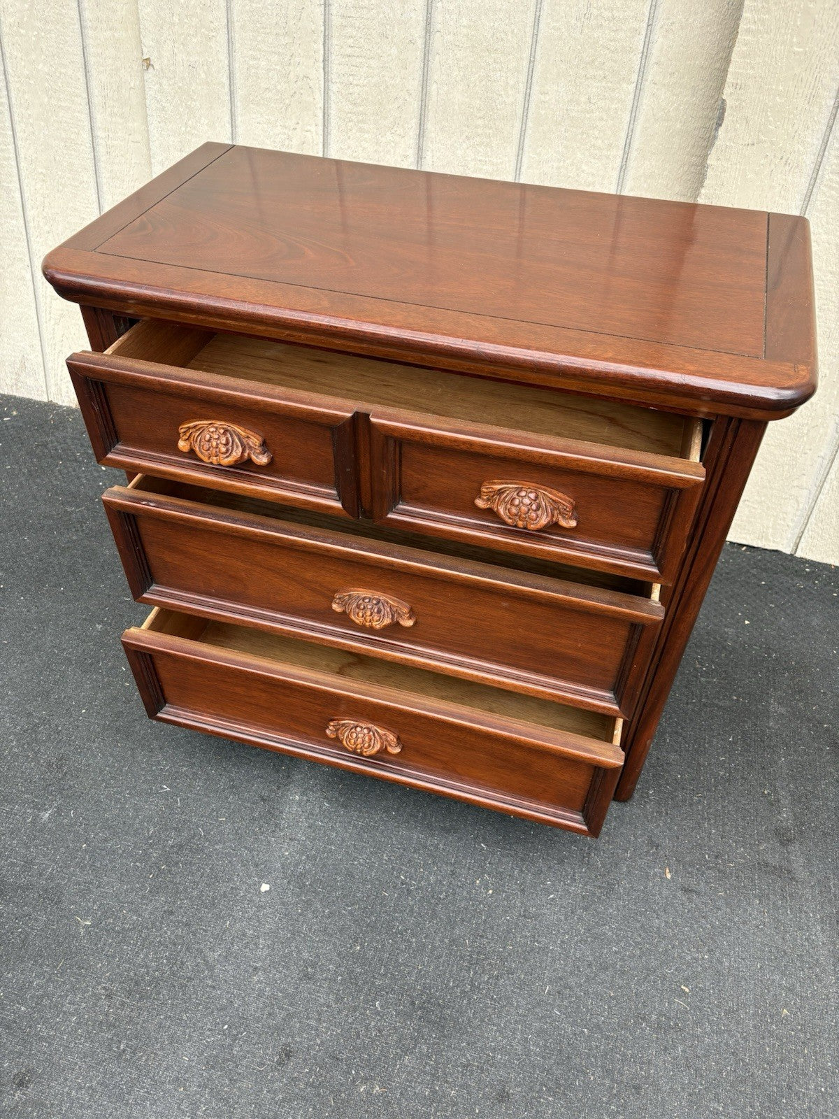 66727 Dixie Furniture Mahogany Dresser Chest Wood Carved Drawer Pulls