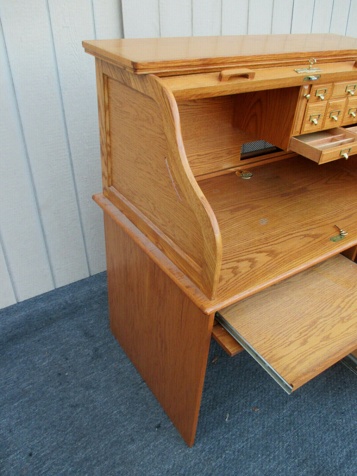 62628 WINNERS ONLY Oak Roll Top Desk w/ Swivel Office Chair