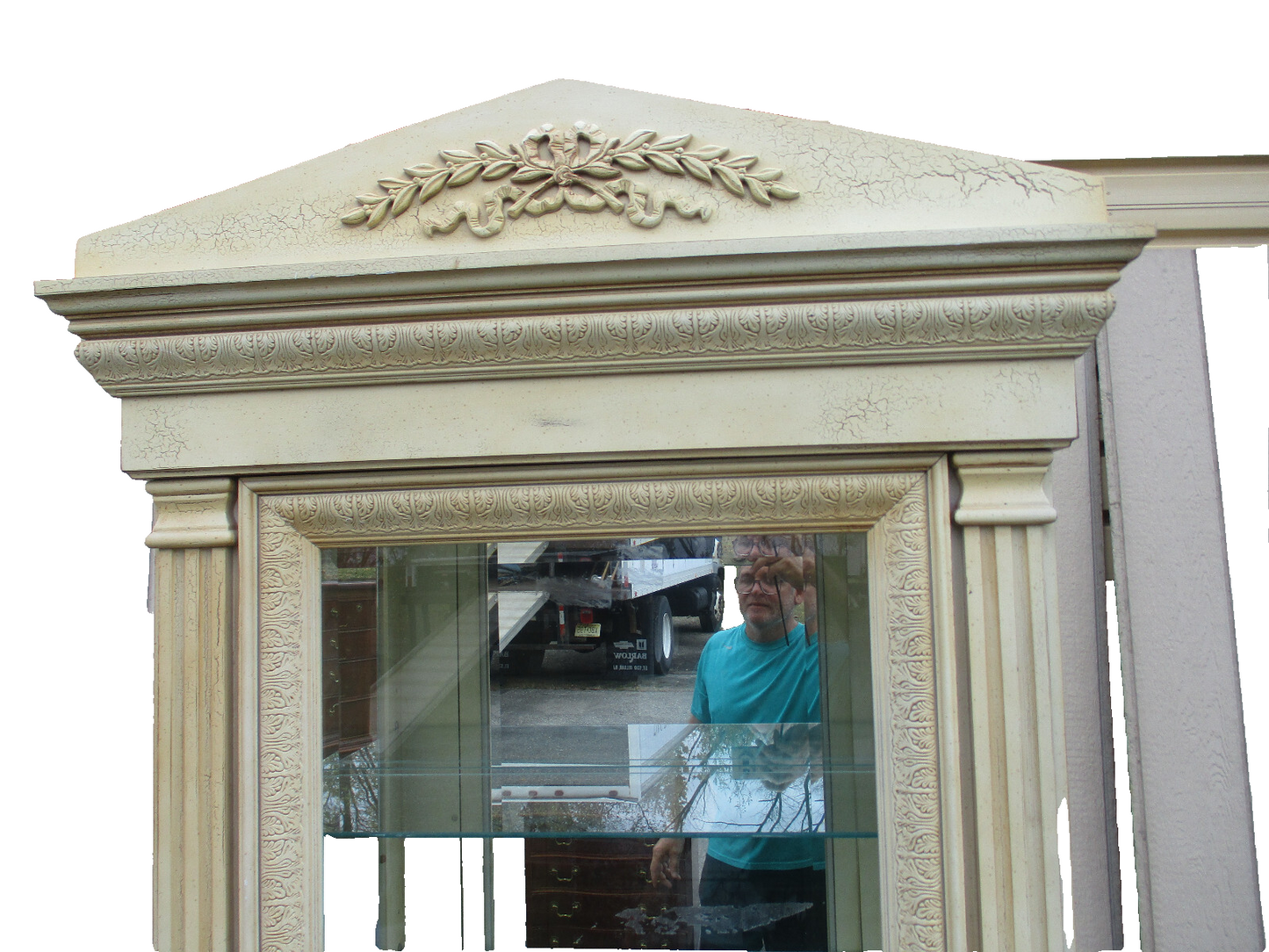 63860 White Pulaski Decorator Curio Cabinet China