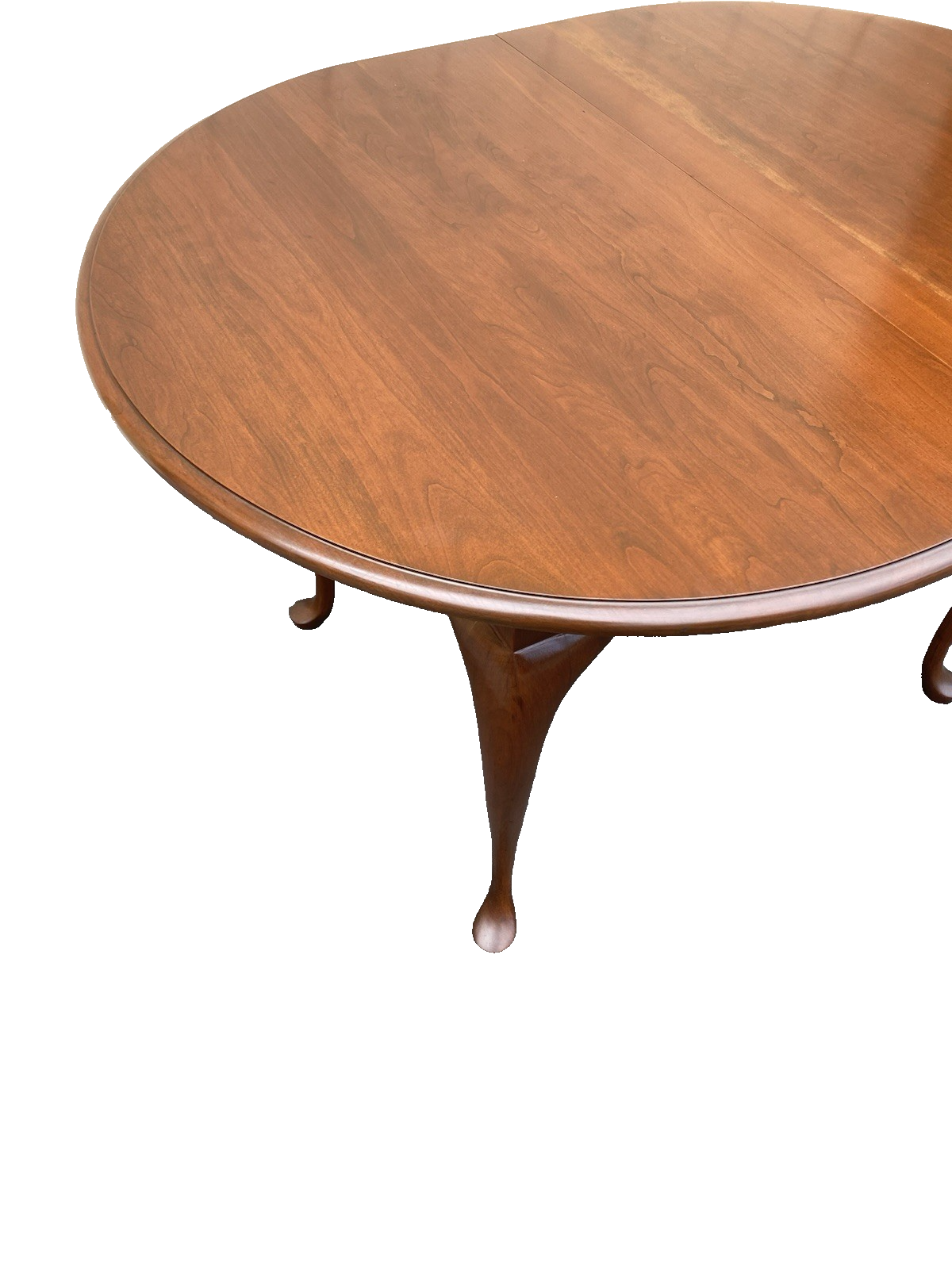 66517 Oval Cherry Queen Anne Dining Table w/ No leafs