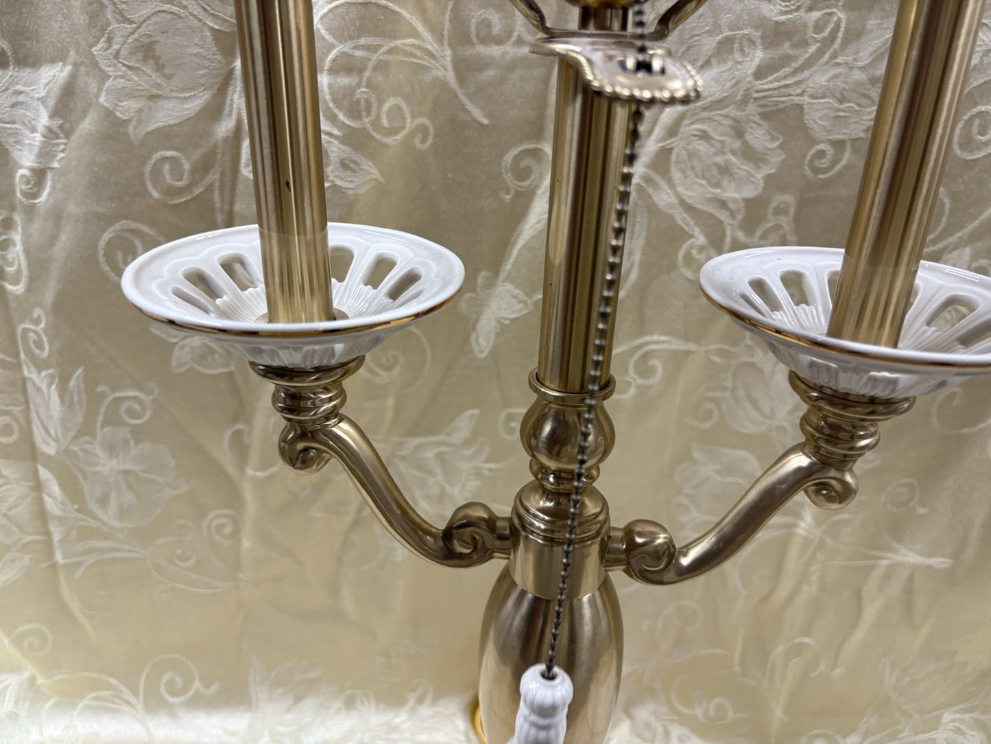 66559 Lenox Quoizel Candelabra Table lamp Ivory & Gold Porcelain Solid Brass