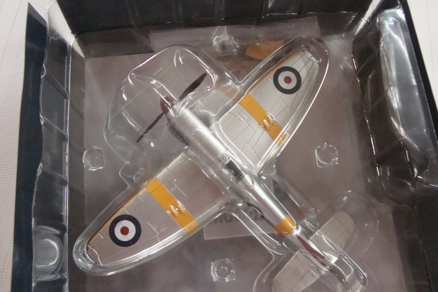 ES30 - HAWKER TEMPEST SkyMax Models with Stand in Original BOX