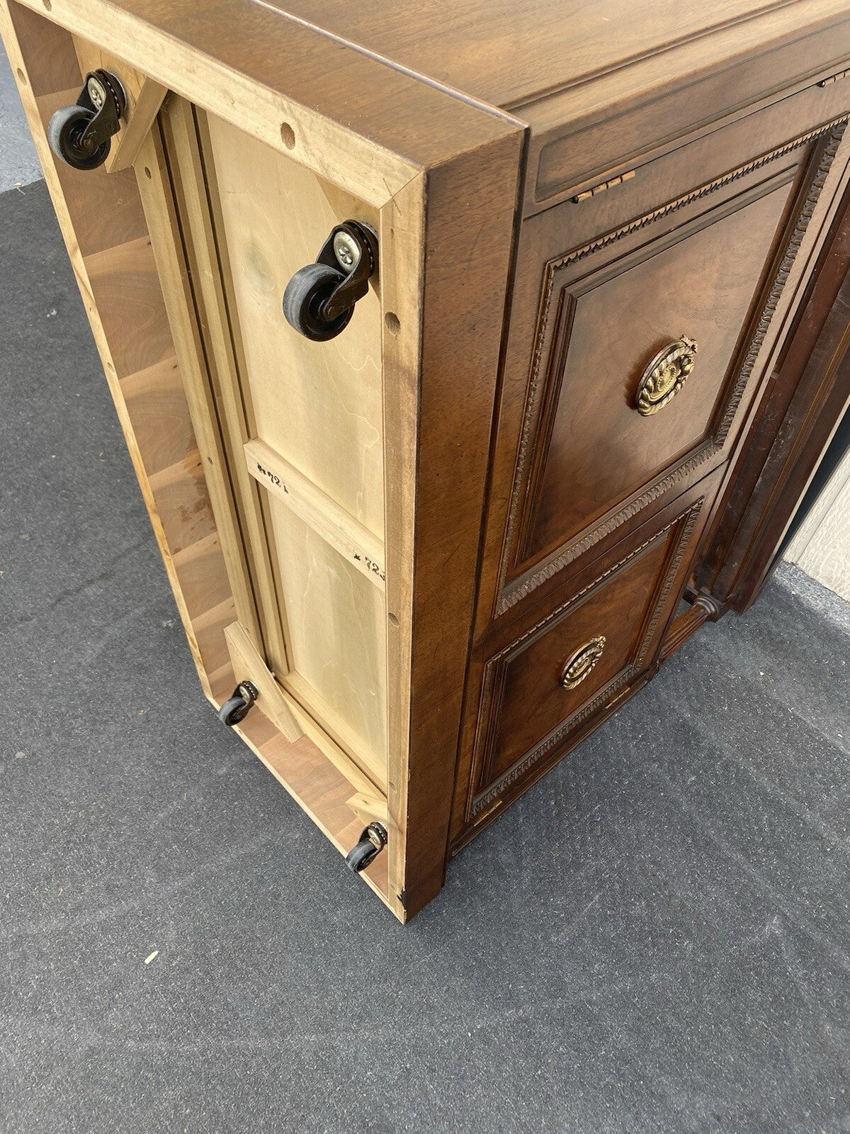 65704 Quality Mahogany Flip Top Bar Cart Server Cabinet
