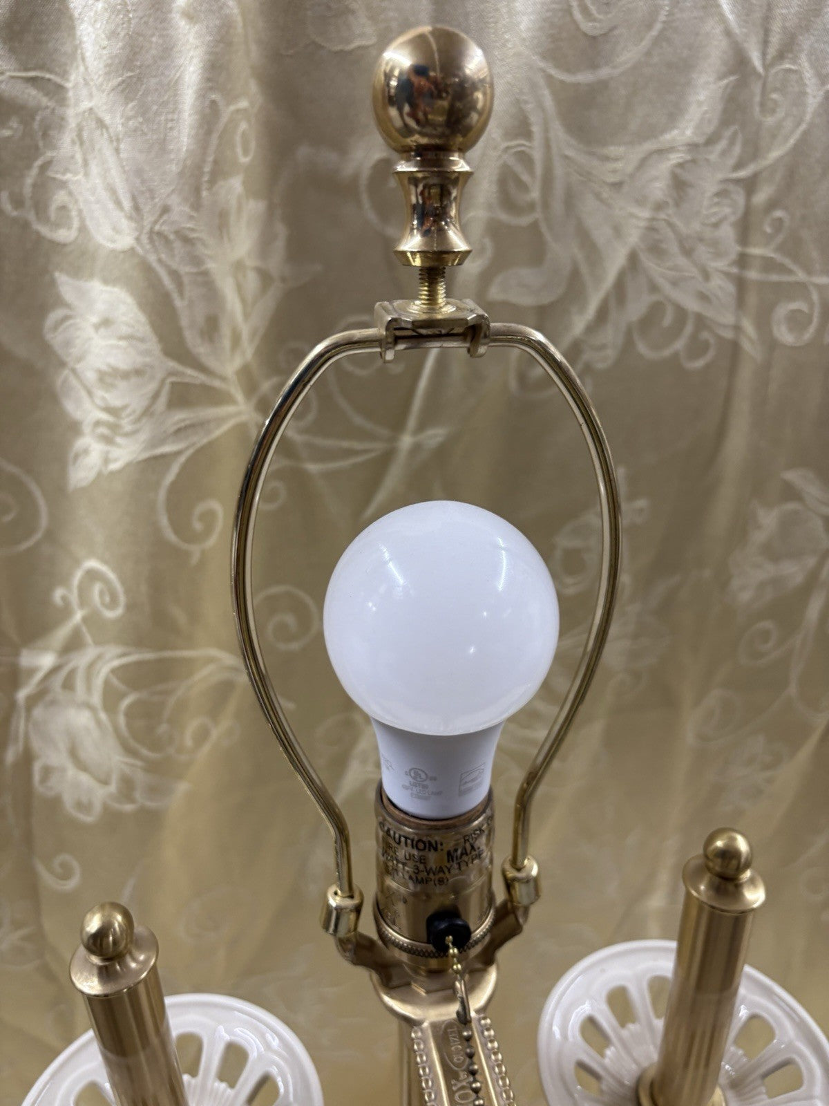 66559 Lenox Quoizel Candelabra Table lamp Ivory & Gold Porcelain Solid Brass