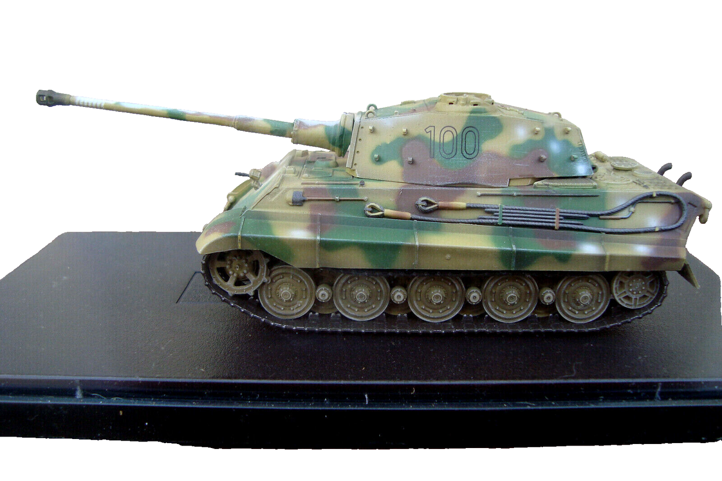 ES15 - 3 Military Tanks in Showcases