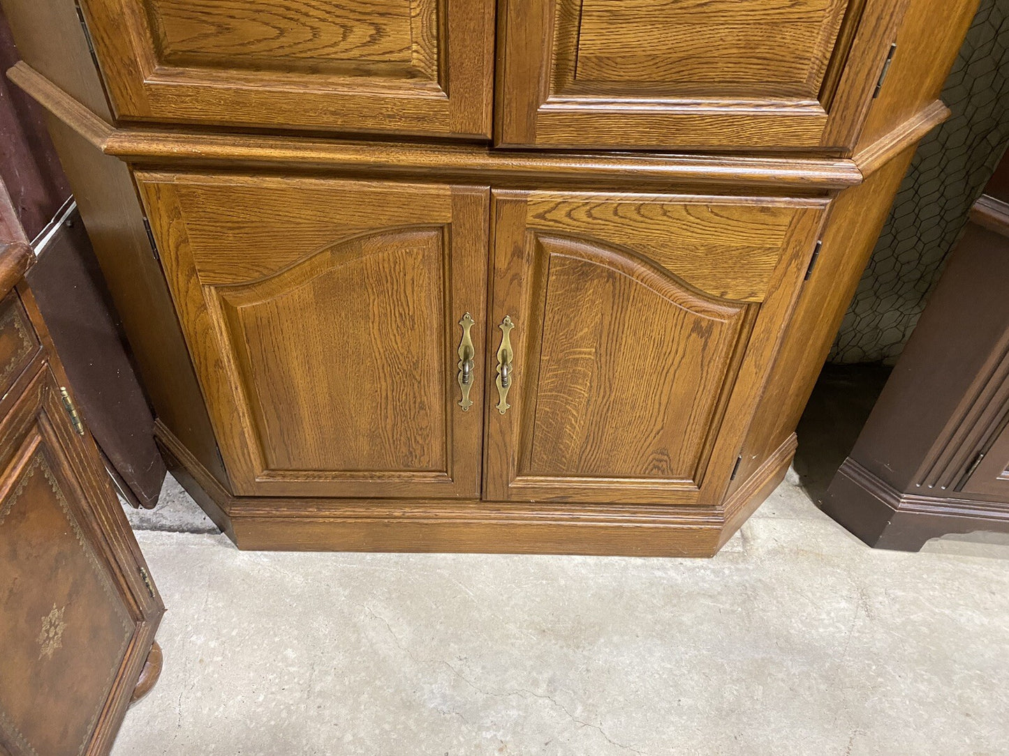 62857 Oak Corner Cabinet Television Stand Entertainment Cabinet