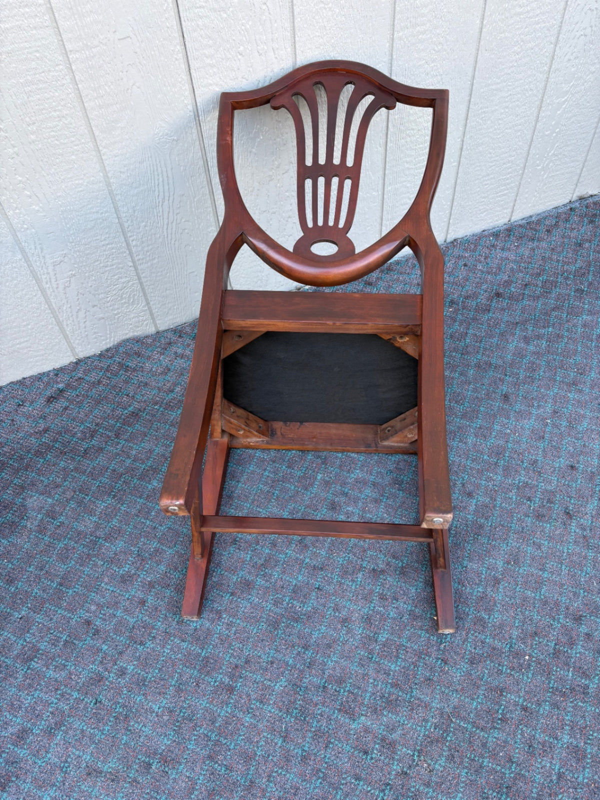 Set of 6 Hepplewhite Shield Back Dining Chairs in Mahogany