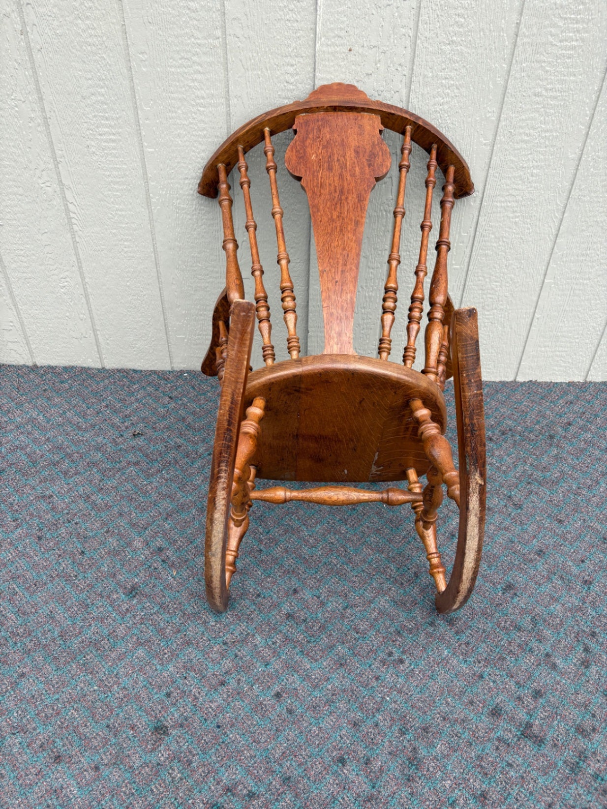 67925 Antique Oak Lion's Head Carved Rocking Chair with Spindle Back
