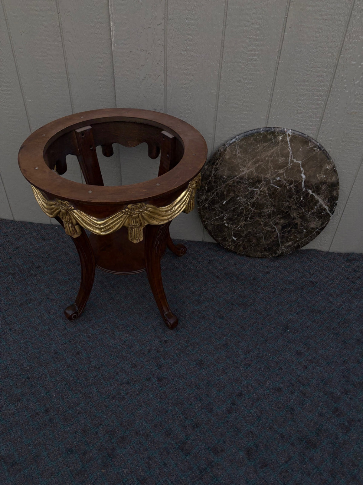 68032 Elegant Round Marble Top Side Table with Gilt Accents