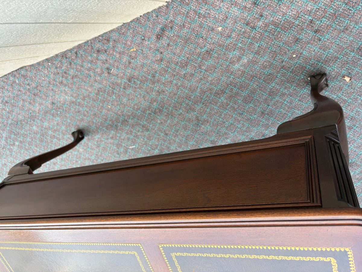 68162 Sligh Queen Anne Style Leather Top Writing Desk Mahogany