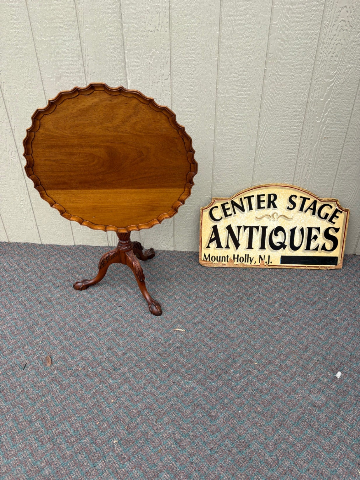 67814 Antique Mahogany Tilt-Top Pie Crust Table with Carved Pedestal