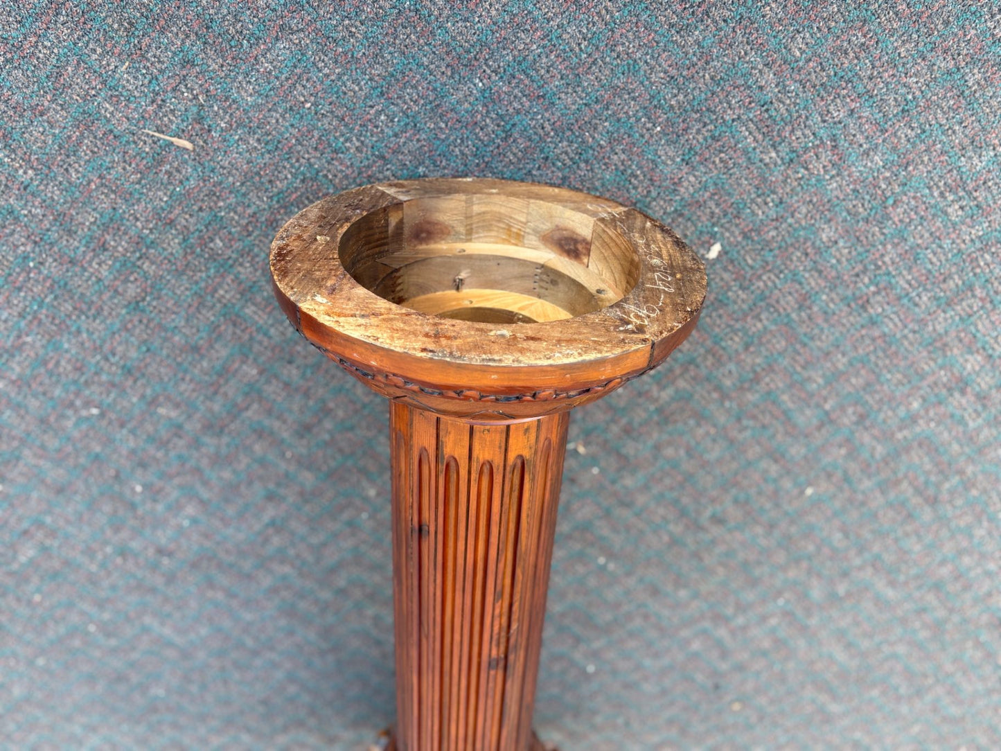 67416 Marble Top Decorative Pedestal with Carved Resin Column