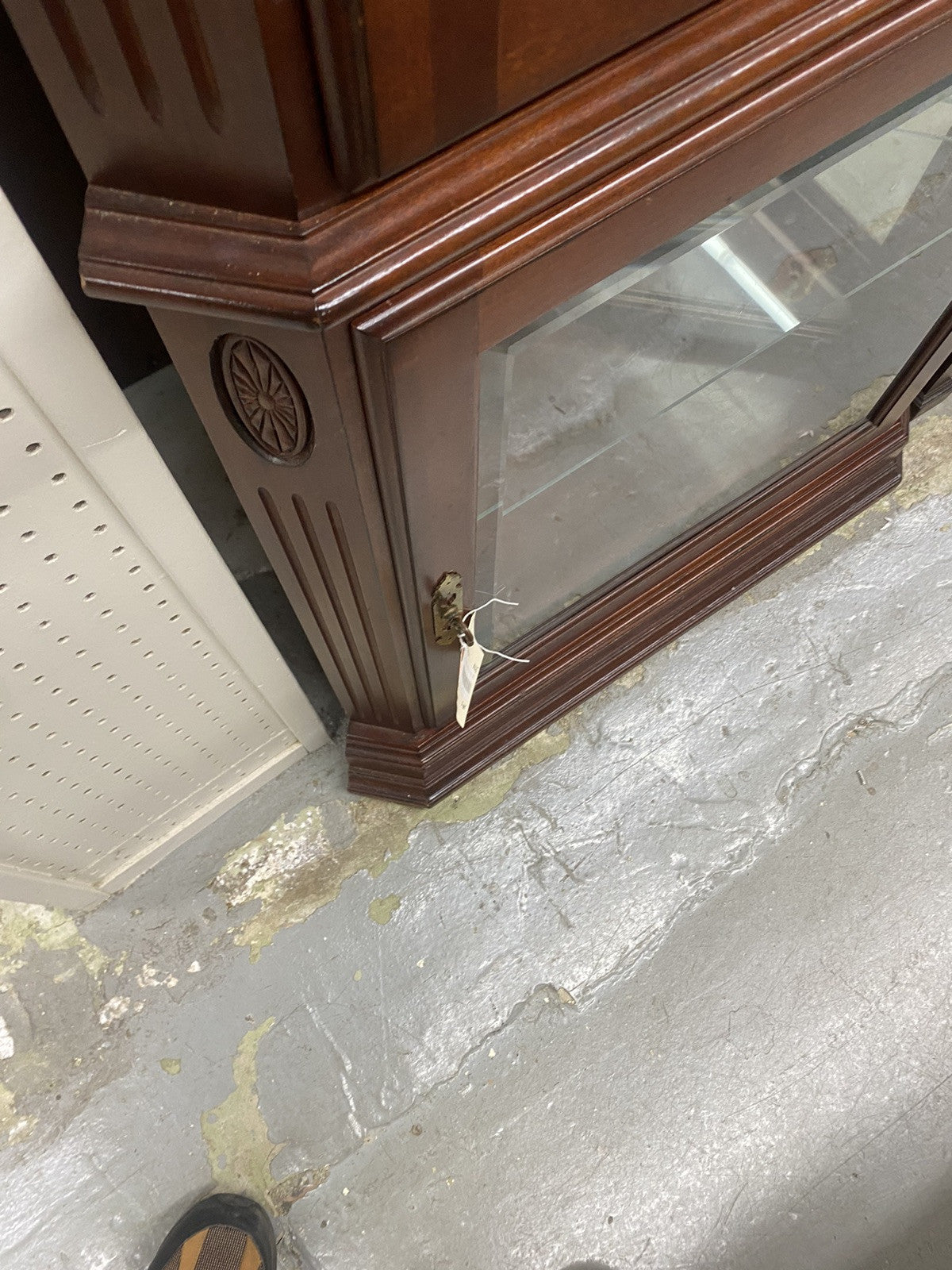 64464 ETHAN ALLEN Mahogany Brittish Classics Corner Cabinet Curio
