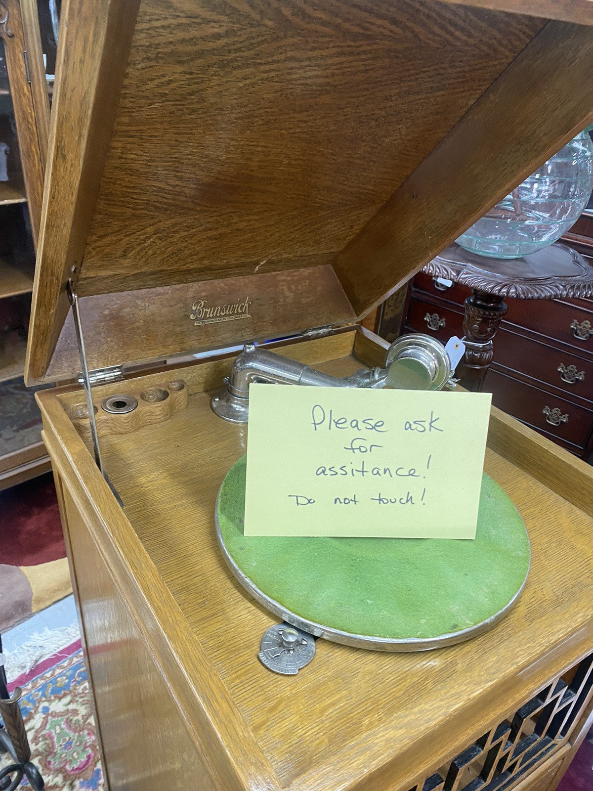 63818 Antique BRUNSWICK Oak Victrola PHONOGRAPH