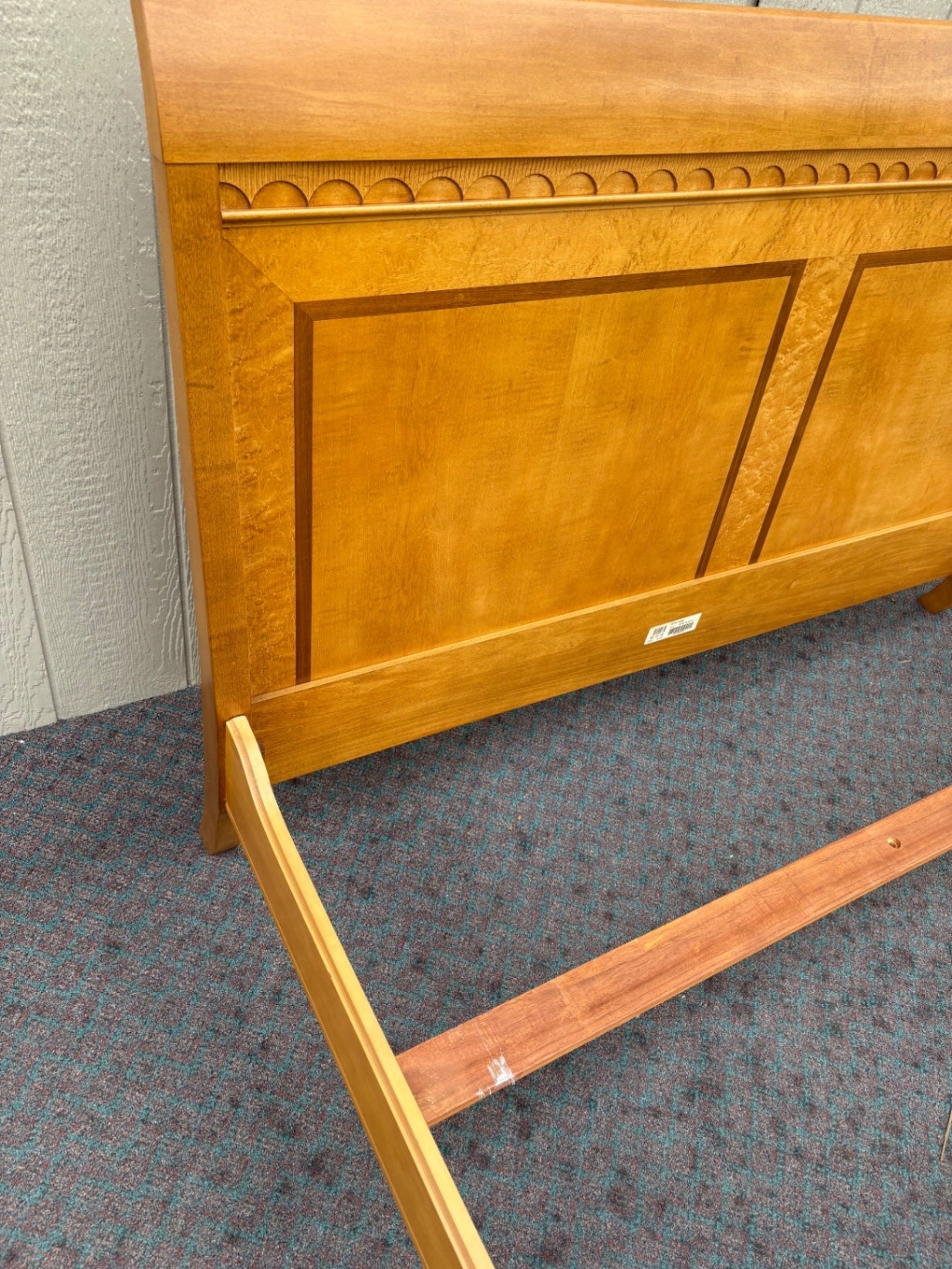 67984 Ethan Allen ?? Queen Size Sleigh Bed, Classic Cherry Wood Finish