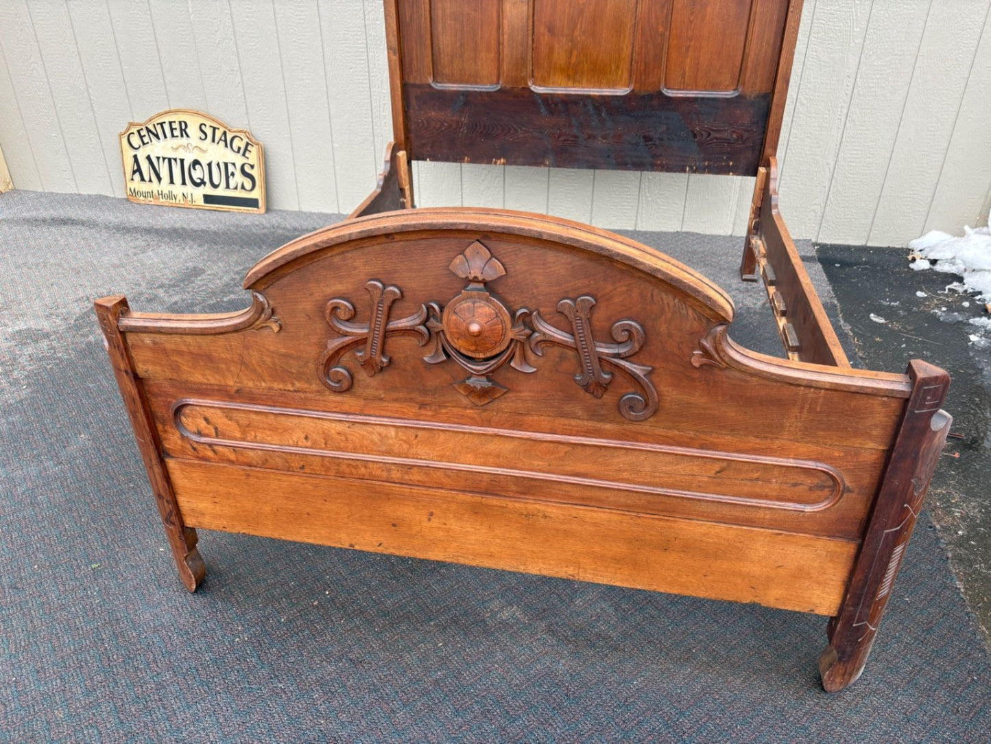67434  Victorian Full Size Bed with Intricate Carved Headboard