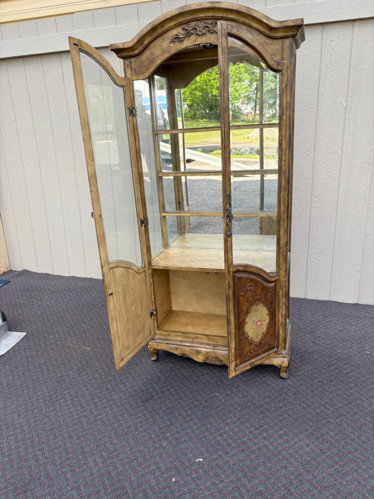 67683 French Provincial Hand-Painted Curio Cabinet with Glass Doors