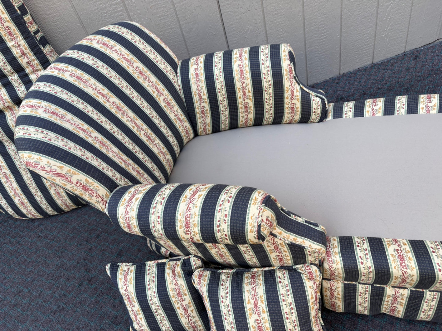 67963 Vintage Striped Upholstered Fainting Couch with Floral Accents