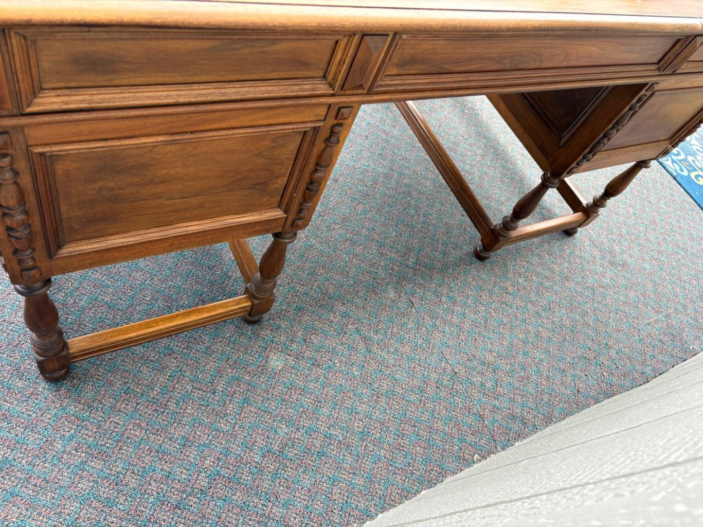 67611  Antique Executive Desk, Traditional Style in Solid Wood
