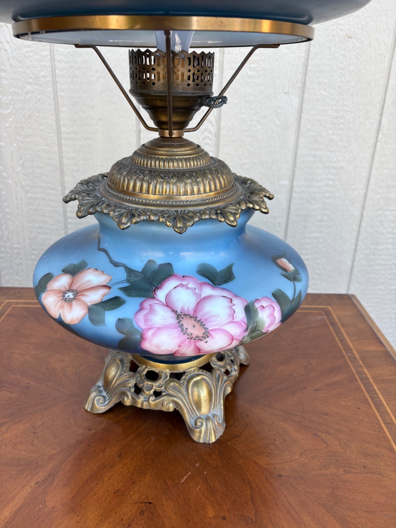 67792 Antique Gone with the Wind Lamp, Hand-Painted Floral Glass