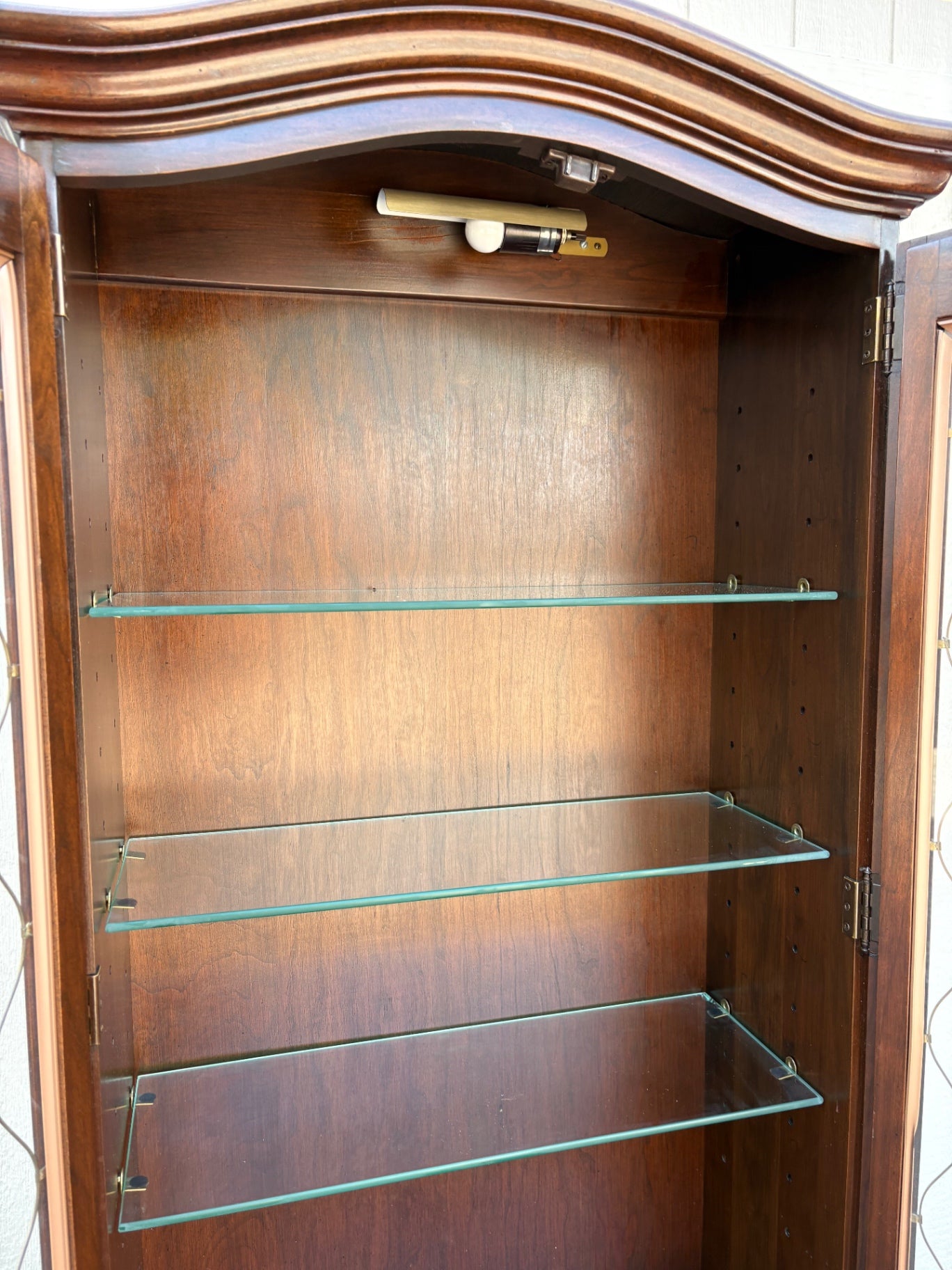 67900  Ethan Allen Traditional Mahogany Curio Cabinet with Glass Doors