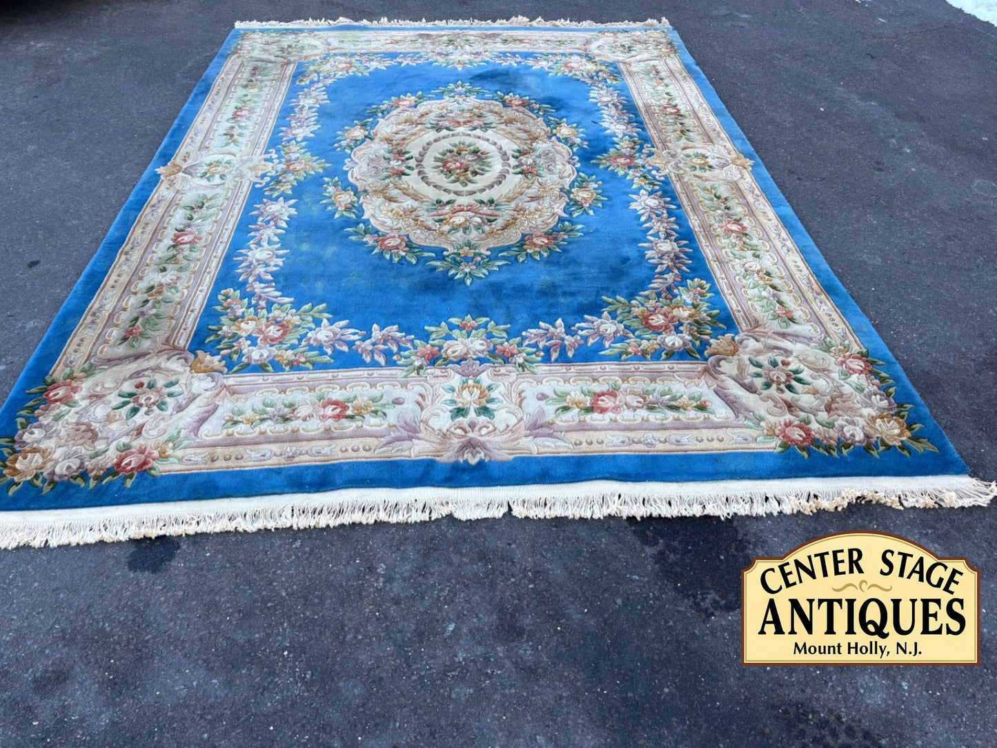 RUG01  Elegant European-Style Floral Area Rug in Rich Blue Wool
