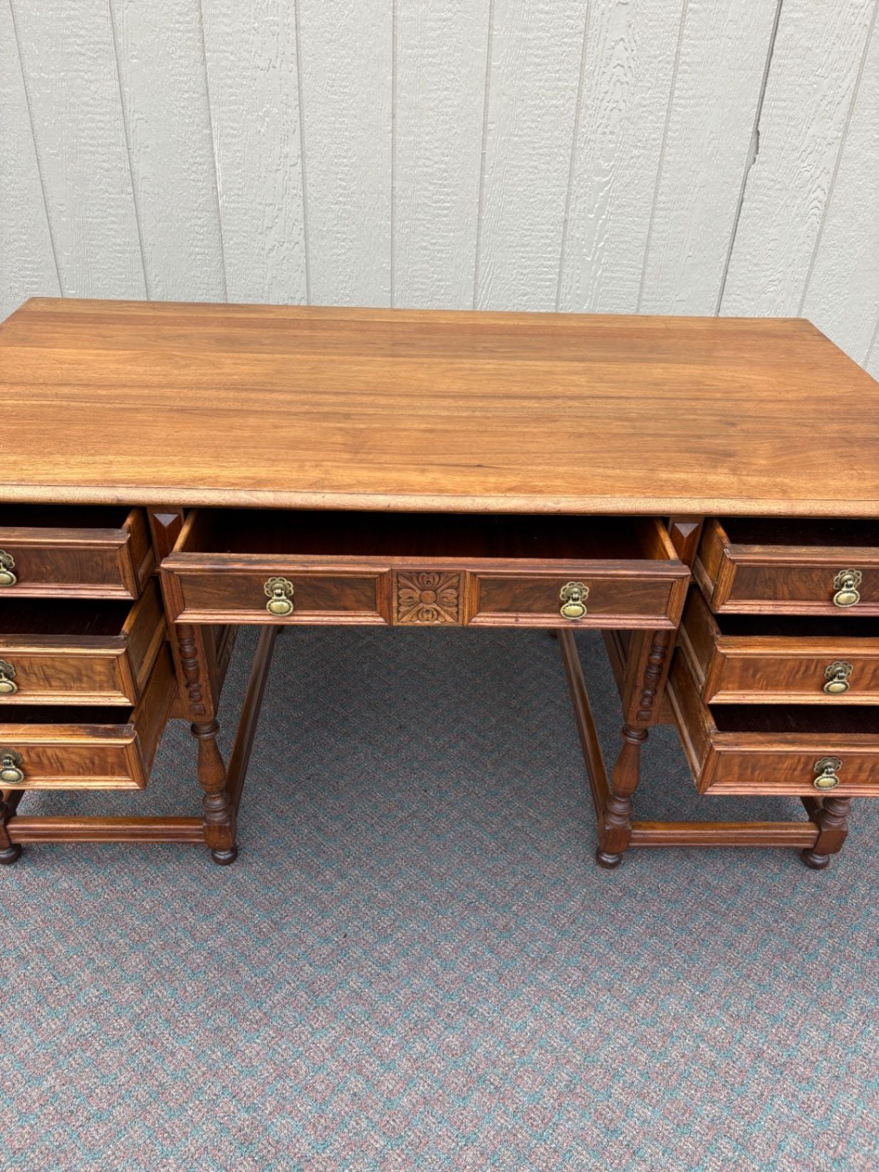 67611  Antique Executive Desk, Traditional Style in Solid Wood