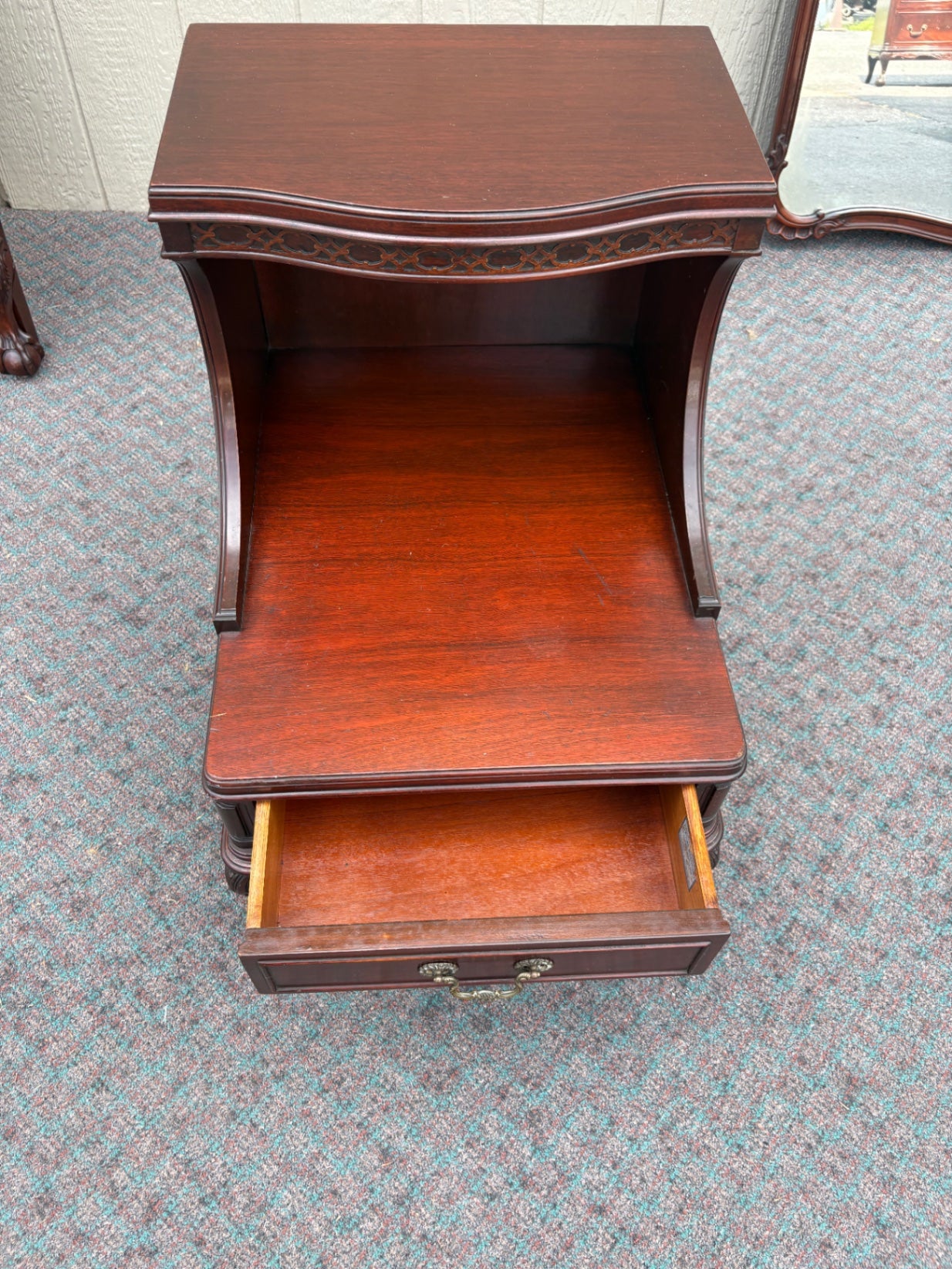 Elegant Mahogany 5-Piece Bedroom Set with Mirror and Dresser