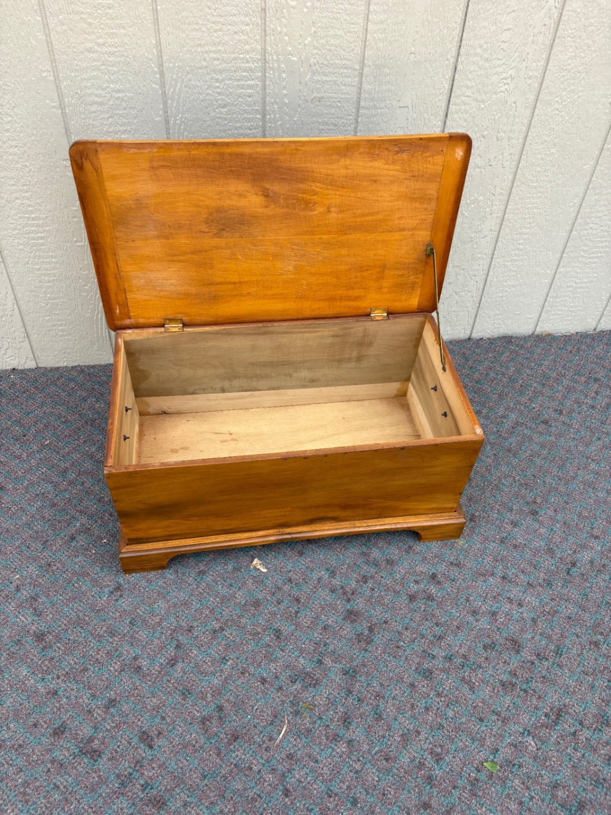 67894 Charming Vintage Cedar Wood Blanket Chest Trunk with Handles