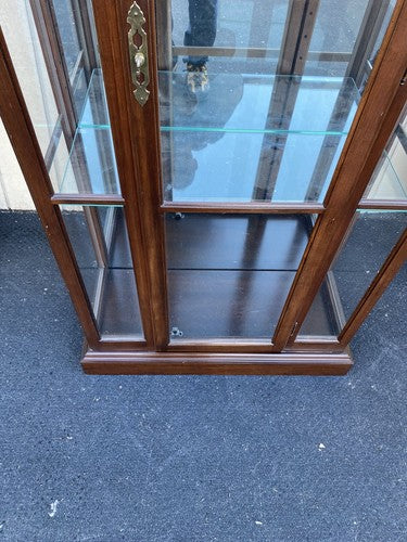 BN 03: Curio China cabinet