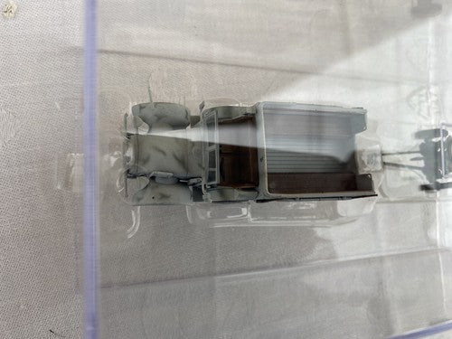 ES 64 :      2 Military Tanks in Showcases